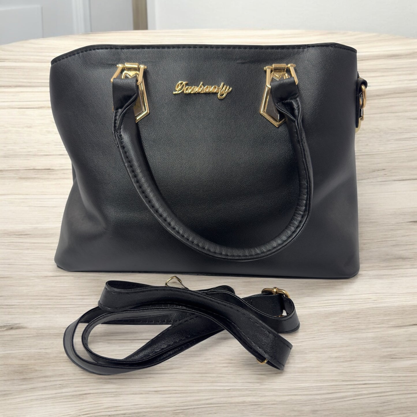 Bolso Negro Elegante para Mujer | Asa Doble, Correa Ajustable y Detalles Dorados